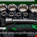  درایو:1,2 اینچتعداد پارچه:26 پارچهاقلام جعبه:20 پارچه بکس 12 پر درایو 1,۲ از سایز 10 تا 32 میلیمتر ، 2 عدد کمک 12,5 سانت و 25 سانت ، بکس لقلقه ای ، دسته جغجغه درایو 1,2 ، دسته کشویی 12,5 سانت ، اچار بکس هندلی درایو 1,2متریال:کروم وانادیوم CRV